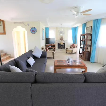 Ruya-privatepool-seaview-gamesroom Villa