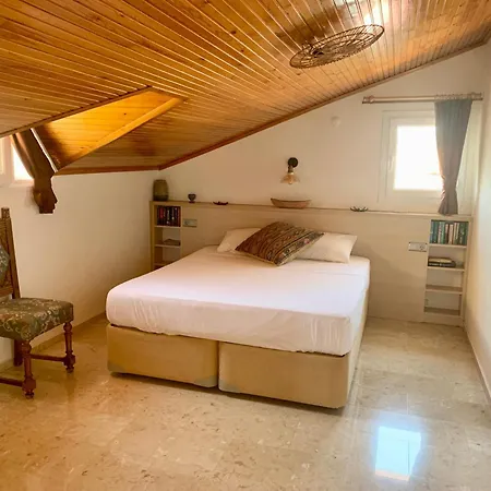 Ruya-privatepool-seaview-gamesroom Villa